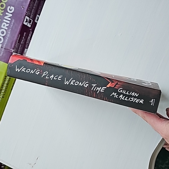 Book: Wrong Place Wrong Time by Gillian McAllister - Hard Cover - Picture 6 of 6